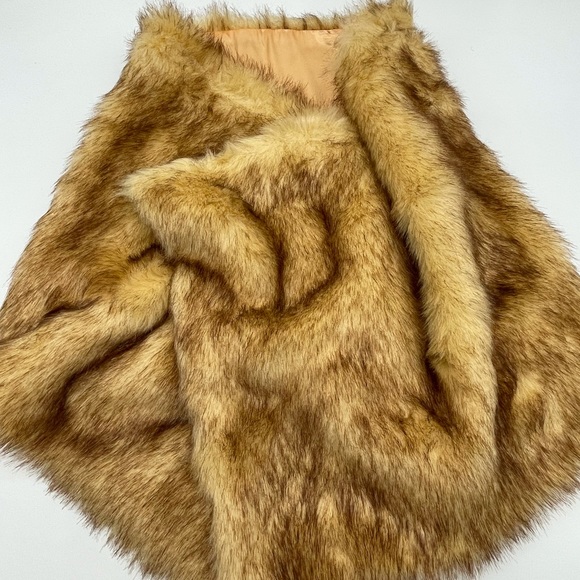 Evening gown with shawl - Picture 14 of 16